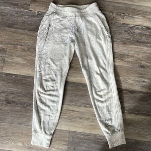 Lululemon warm down jogger size 6